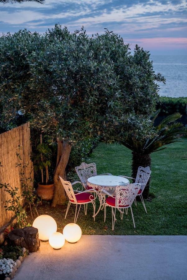 Oikia Eleanthi - Beachfront Garden Home! Mytikas  Eksteriør bilde